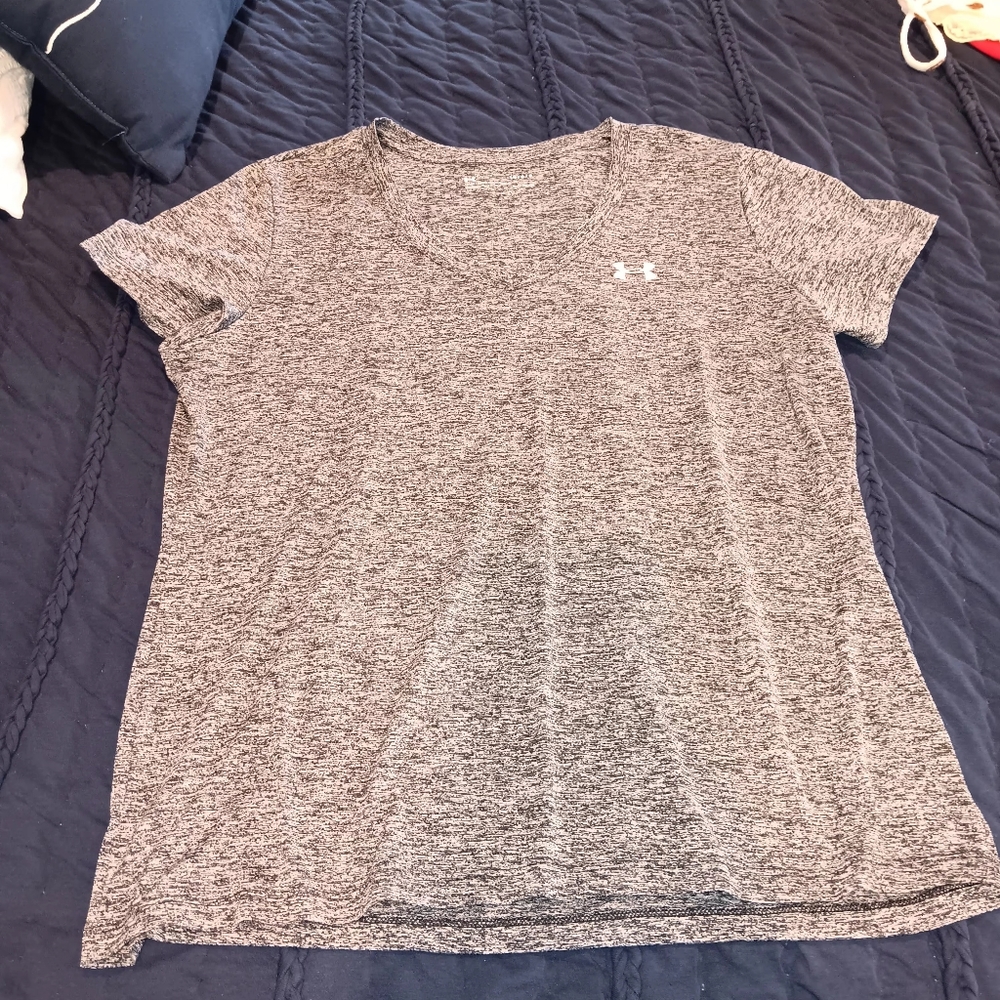 Under armour dri fit, size large loose fit, black and white mix